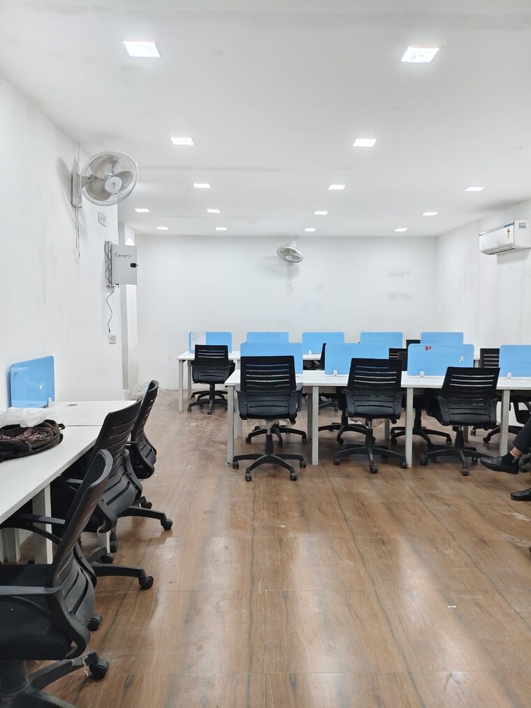 Team Area, sector 63 Commercial Office Space 1100 Sq.Ft. In Sector 63 Noida 9654970