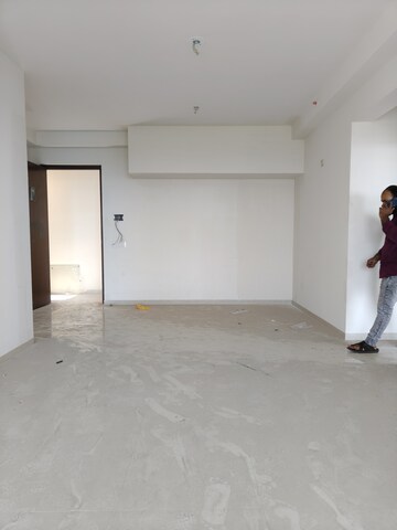 Room in 3 BHK Apartment at L And T Seawoods Residences, Seawoods – for Rent