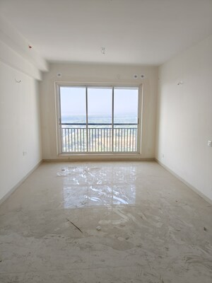 Room in 3 BHK Apartment at L And T Seawoods Residences, Seawoods – for Rent