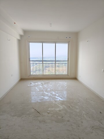 Room in 3 BHK Apartment at L And T Seawoods Residences, Seawoods – for Rent