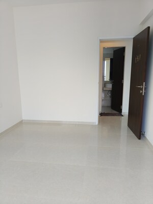 Room in 3 BHK Apartment at L And T Seawoods Residences, Seawoods – for Rent