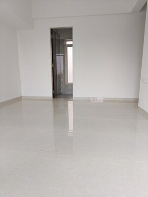 Room in 3 BHK Apartment at L And T Seawoods Residences, Seawoods – for Rent