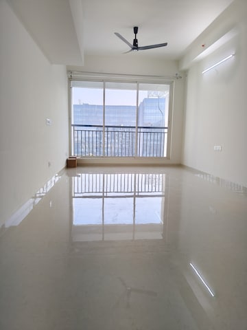 Room in 3 BHK Apartment at L And T Seawoods Residences, Seawoods – for Rent