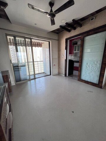 Room in 3 BHK Apartment at Thane West – for Rent