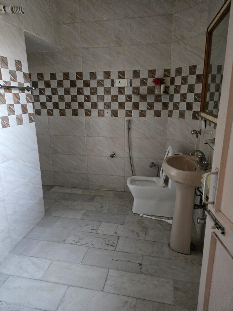 Bathroom, sector 4 2 Bedroom 1000 Sq.Ft. Villa In Sector 4 Panchkula 9655043