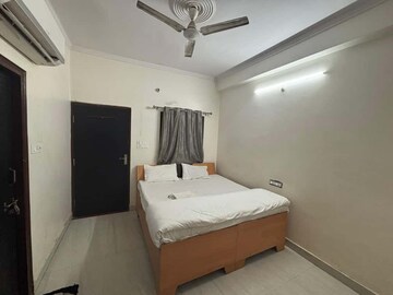Bedroom in 6+ BHK Independent House at Gomti Nagar – for Rent