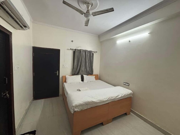Bedroom, gomti nagar 6+ Bedroom 3000 Sq.Ft. Independent House In Gomti Nagar Lucknow 9655045
