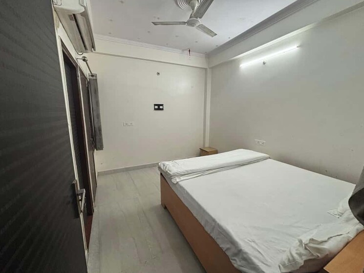 Master Bedroom, gomti nagar 6+ Bedroom 3000 Sq.Ft. Independent House In Gomti Nagar Lucknow 9655045