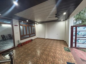 Bedroom in 6+ BHK Independent House at Gomti Nagar – for Rent