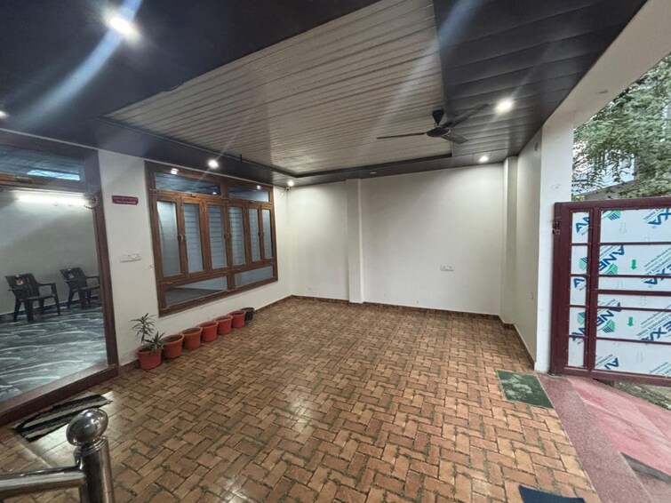 Bedroom, gomti nagar 6+ Bedroom 3000 Sq.Ft. Independent House In Gomti Nagar Lucknow 9655045