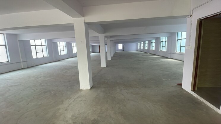  Parking, sector 10 Commercial Industrial Plot 10000 Sq.Ft. In Sector 10 Gurgaon 9655111