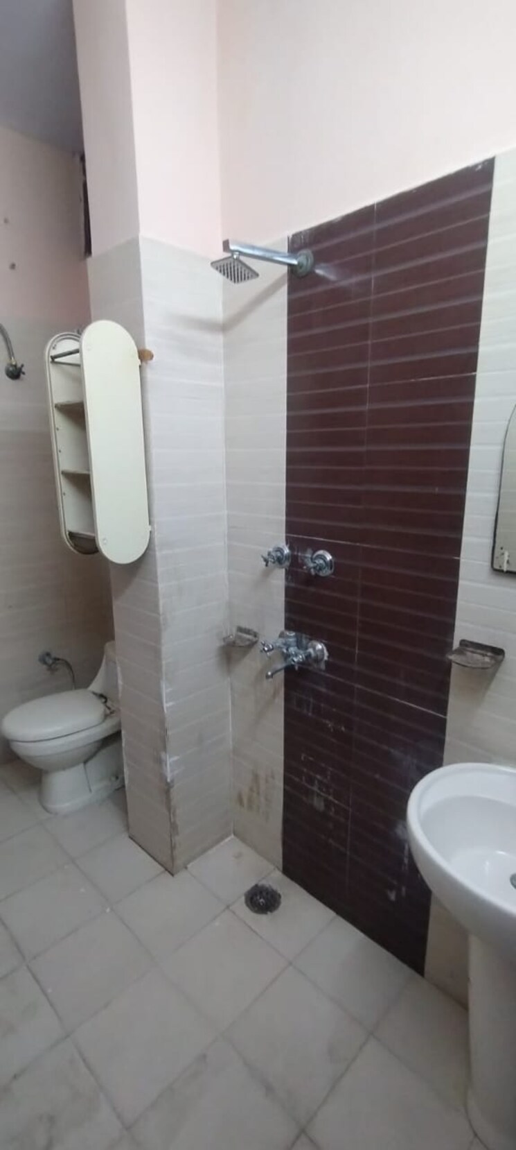Bathroom, sector 28 2.5 Bedroom 160 Sq.Yd. Independent House In Sector 28 Faridabad 9655149