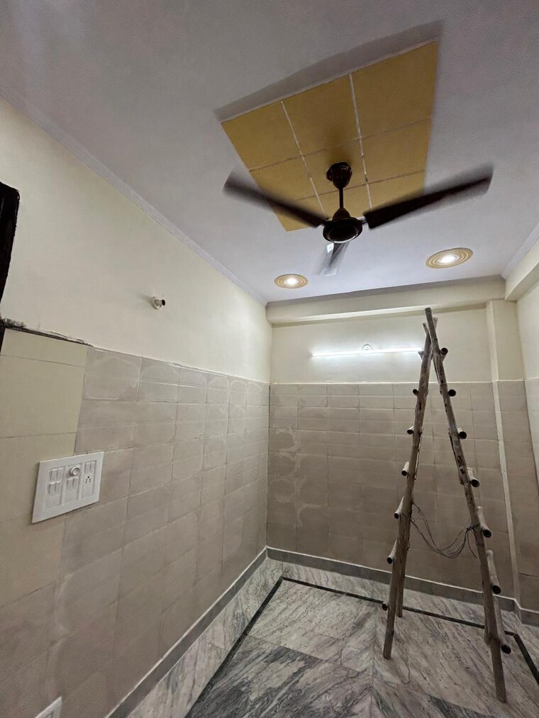 Bathroom, uttam nagar 1 Bedroom 50 Sq.Yd. Builder Floor In Uttam Nagar Delhi 9655143