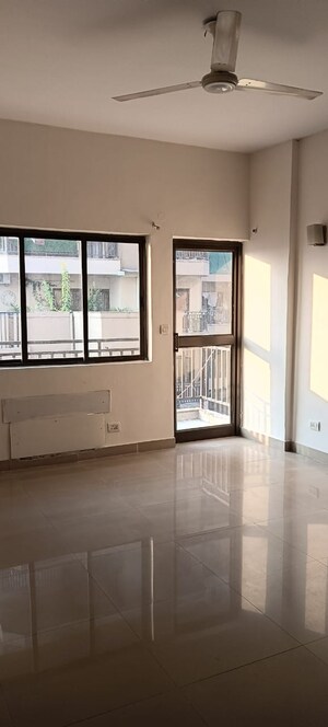 Room in 3.5 BHK Apartment at Ardee City Palm Grove Heights, Sector 52 – for Rent