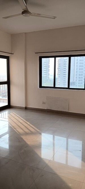 Room in 3.5 BHK Apartment at Ardee City Palm Grove Heights, Sector 52 – for Rent