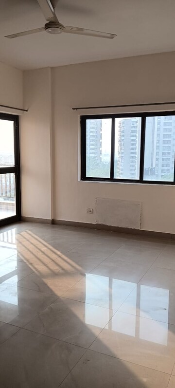 Room in 3.5 BHK Apartment at Ardee City Palm Grove Heights, Sector 52 – for Rent