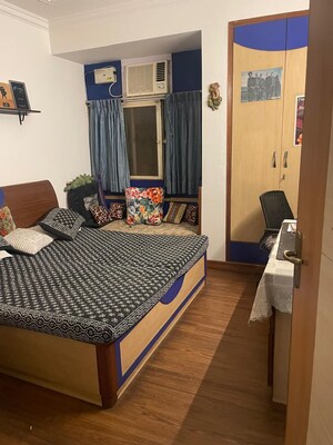 Master Bedroom in 4 BHK Apartment at Ansal Sushant Estate, Sector 52 – for Rent