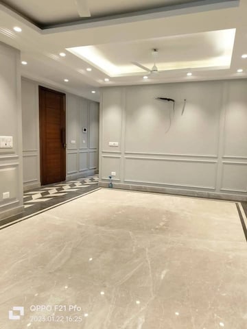 Room in 3 BHK Apartment at Unitech Infospace, Sector 21 – for Rent