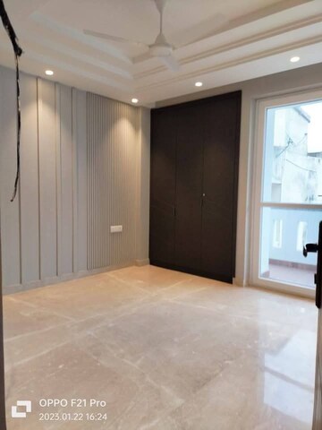 Room in 3 BHK Apartment at Unitech Infospace, Sector 21 – for Rent