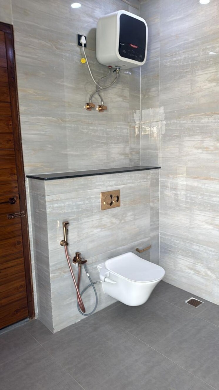 Bathroom, jaypee-the-castle-iii 6 Bedroom 200 Sq.Mt. Independent House In Sector Swarn Nagri Greater Noida 9655456