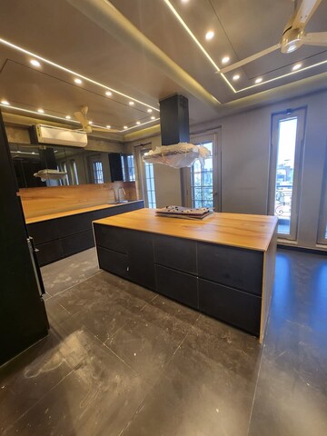 Kitchen in 3.5 BHK Apartment at Unitech Infospace, Sector 21 – for Rent