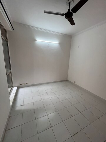 Room in 3 BHK Apartment at Ansal Sushant Estate, Sector 52 – for Rent