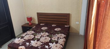 Furnished Amenities in 2 BHK Apartment at Amrapali Silicon City, Sector 76 – for Rent