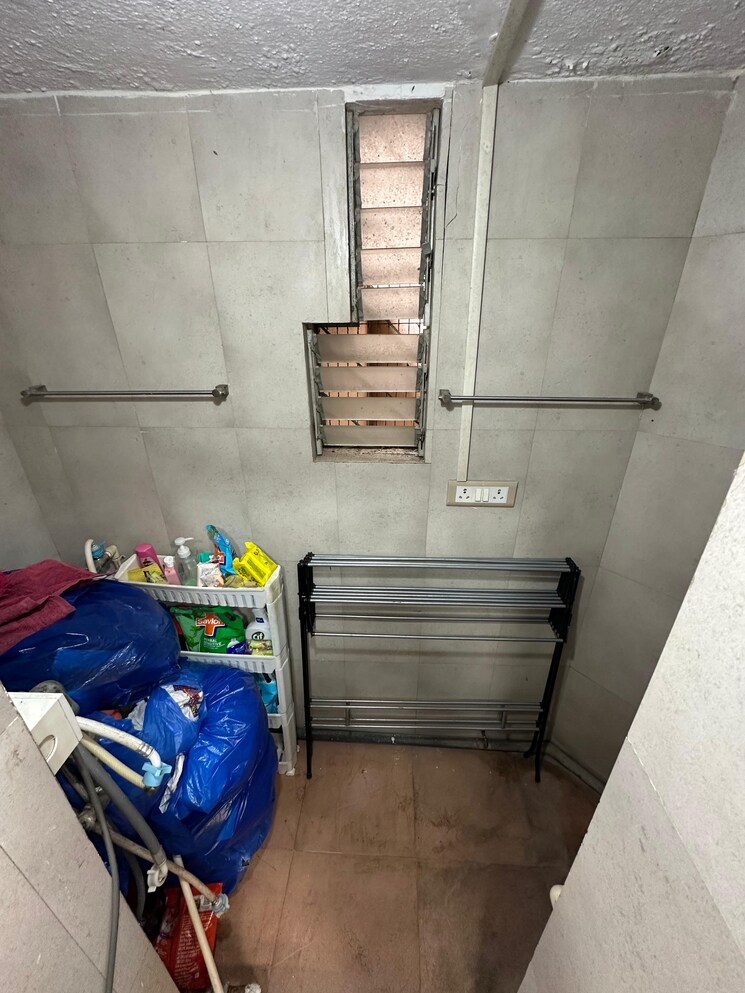 Bathroom, oberoi-realty-gardens 3 Bedroom 1295 Sq.Ft. Apartment In Kandivali East Mumbai 9655291