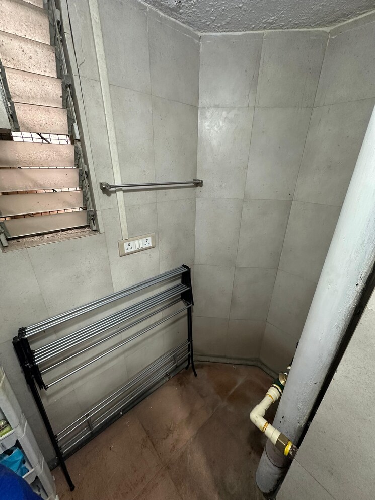 Bathroom, oberoi-realty-gardens 3 Bedroom 1295 Sq.Ft. Apartment In Kandivali East Mumbai 9655291