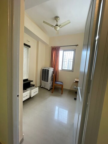 Room in 2 BHK Apartment at Paras Tierea, Sector 137 – for Rent