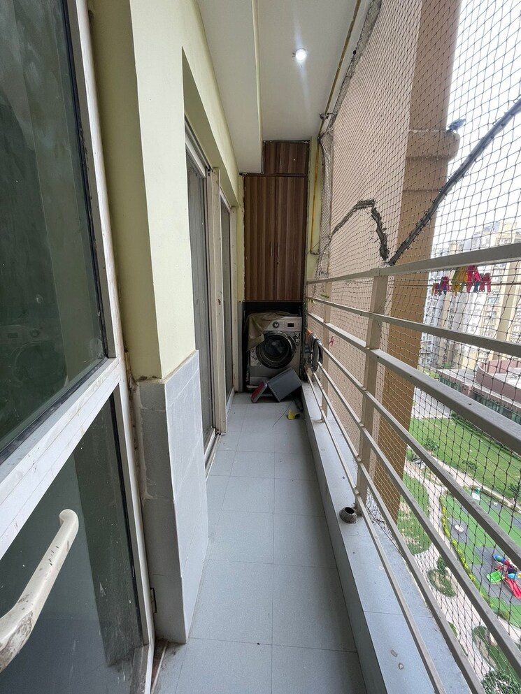 Balcony, paras-tierea 2 Bedroom 825 Sq.Ft. Apartment In Sector 137 Noida 9655348