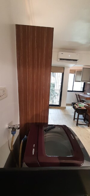 Team Area in 1 BHK Apartment at Bandra West – for Rent