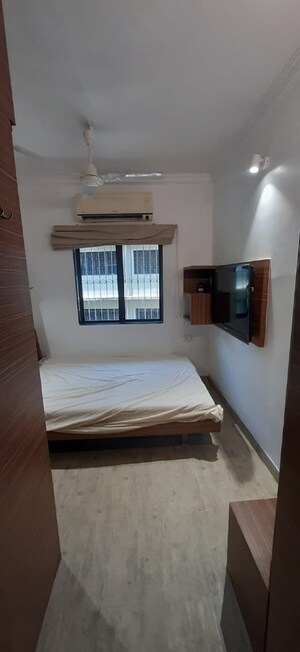 Bedroom in 1 BHK Apartment at Bandra West – for Rent