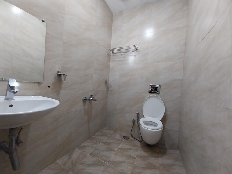 Bathroom, omkar-1973 4 Bedroom 3700 Sq.Ft. Apartment In Worli Mumbai 9655349