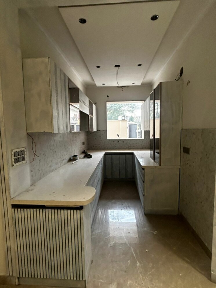 Kitchen, green fields colony 4 Bedroom 350 Sq.Yd. Builder Floor In Green Fields Colony Faridabad 9655400