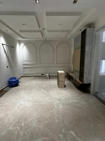 Parking in 4 BHK Builder Floor at Green Fields Colony – for Rent