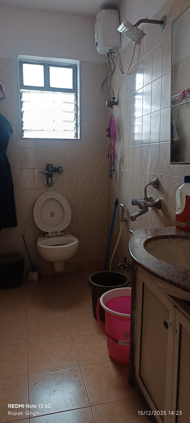 Bathroom, windsor-tower 3 Bedroom 1100 Sq.Ft. Apartment In Andheri West Mumbai 9655381