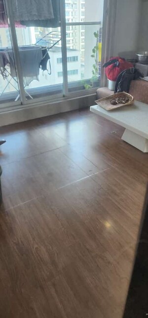 Room in 4 BHK Apartment at Sheth Avalon, Laxmi Nagar – for Sale