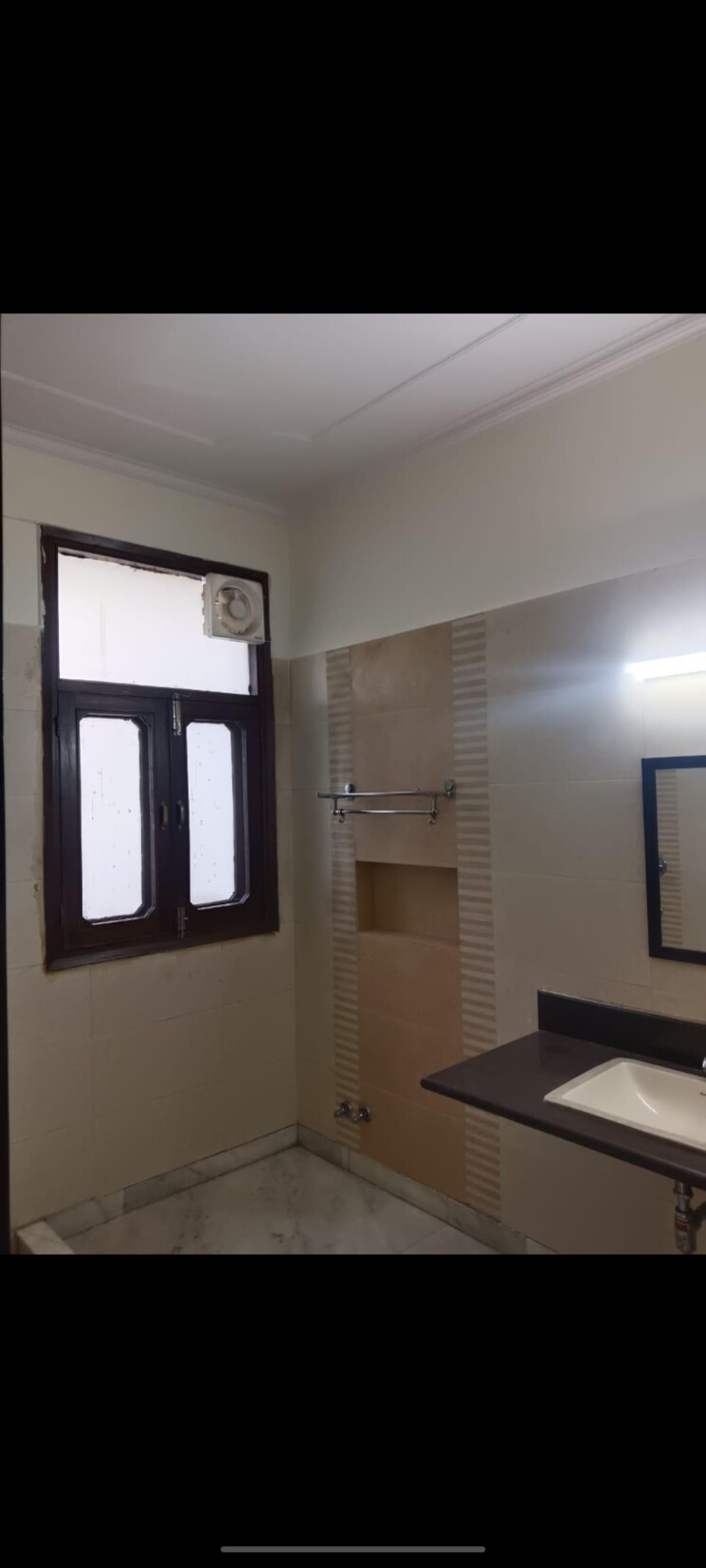 Bathroom, dda-hig-jasola 3 Bedroom 200 Sq.Yd. Builder Floor In Jasola Delhi 9655427