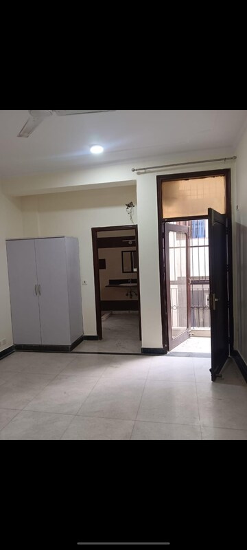 Room in 3 BHK Builder Floor at DDA HIG Jasola, Jasola – for Rent