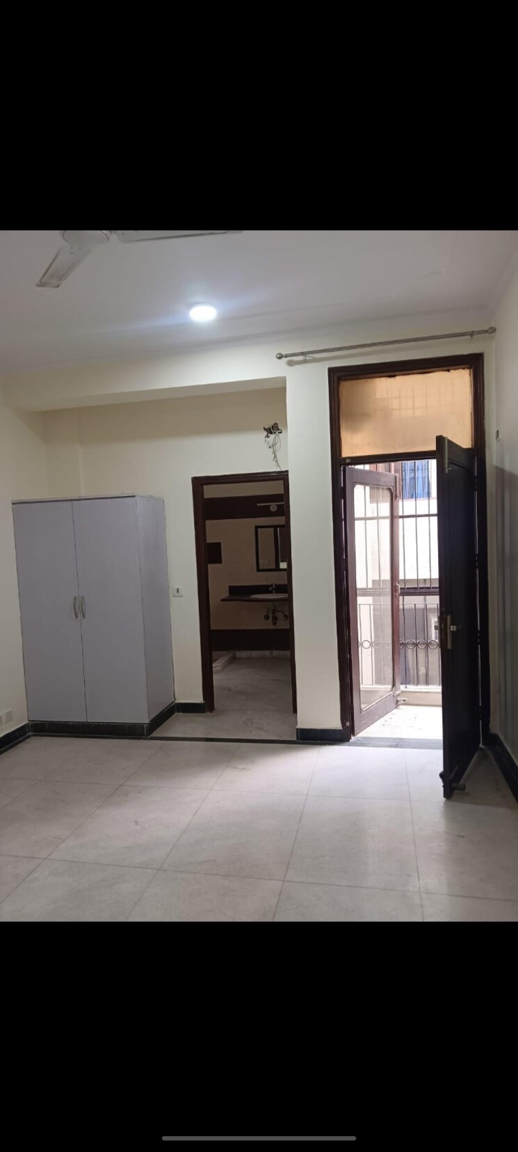 Room, dda-hig-jasola 3 Bedroom 200 Sq.Yd. Builder Floor In Jasola Delhi 9655427
