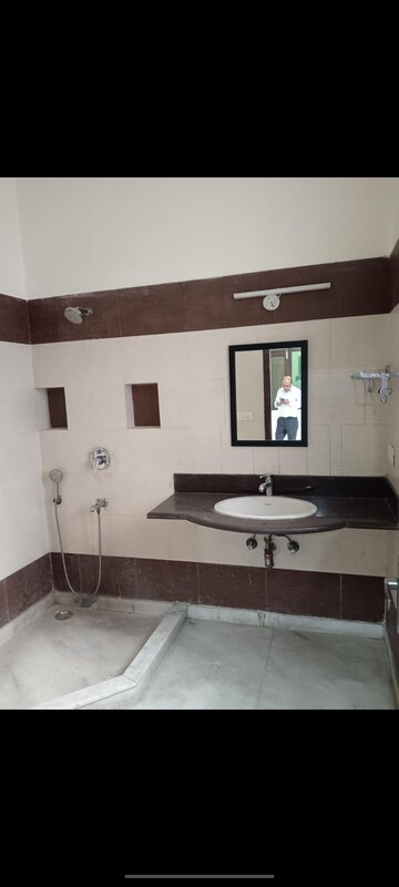  3 BHK Builder Floor at DDA HIG Jasola, Jasola – for Rent