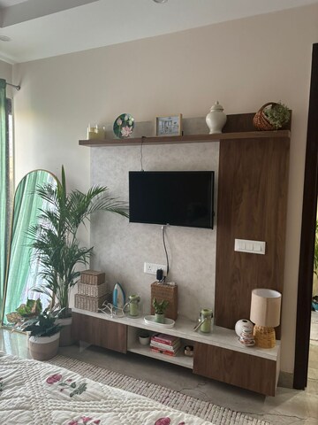 Furnished Amenities in 3 BHK Builder Floor at Auram Floor, South City 2 – for Sale