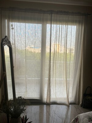 Building Lobby in 3 BHK Builder Floor at Auram Floor, South City 2 – for Sale