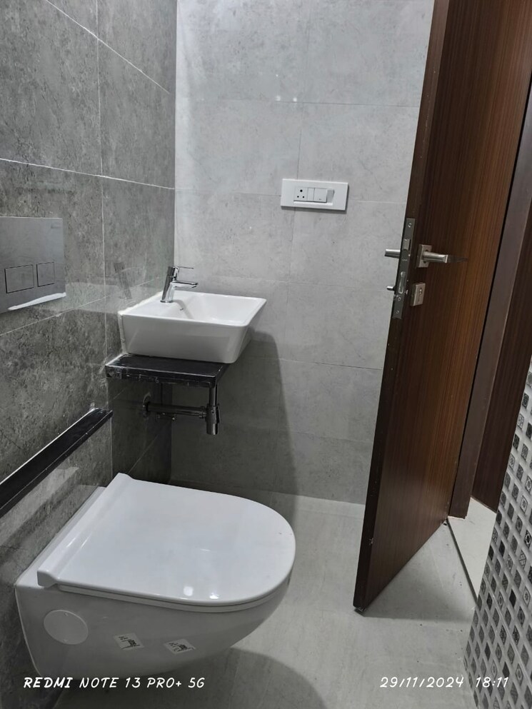 Bathroom, omkar-signet 1 Bedroom 490 Sq.Ft. Apartment In Malad East Mumbai 9655415