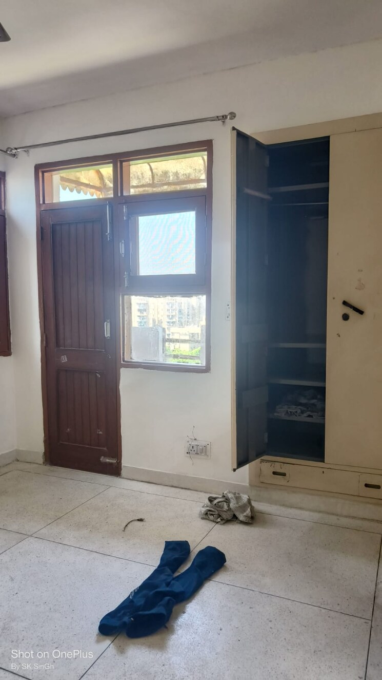 Room, sector 3 dwarka 3 Bedroom 1540 Sq.Ft. Apartment In Sector 3 Dwarka Delhi 9653257