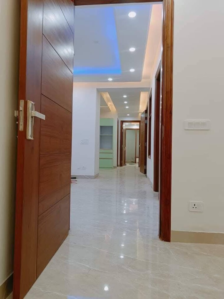 Room, freedom fighters enclave 2 Bedroom 1000 Sq.Ft. Apartment In Freedom Fighters Enclave Delhi 9655453