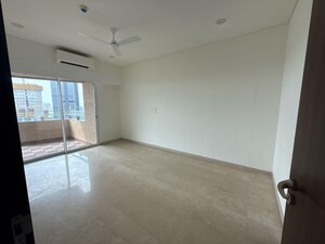 Room in 3 BHK Apartment at Lokhandwala Minerva Mahalaxmi, Mahalaxmi – for Rent