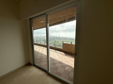 Room in 3 BHK Apartment at Lokhandwala Minerva Mahalaxmi, Mahalaxmi – for Rent