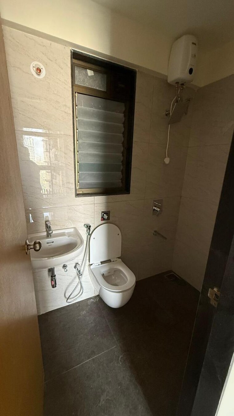 Bathroom, chandak-34-park-estate 1.5 Bedroom 420 Sq.Ft. Apartment In Goregaon West Mumbai 9655467